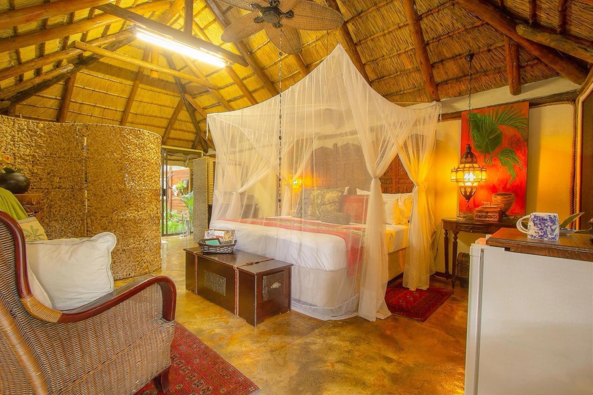 Wielewaal Bush Lodge Marloth Park Buitenkant foto